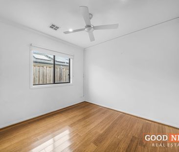 Stunning Family Home in Tarneit - Photo 4