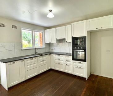 22 Holland Crescent, Frenchs Forest NSW 2086 - House For Rent | Domain - Photo 5