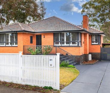 Spacious & Sophisticated Family Living in Blackburn North - Photo 4