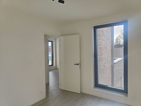 Nieuwbouwappartement met 2 slaapkamers en balkon te Sint-Kruis. - Photo 2