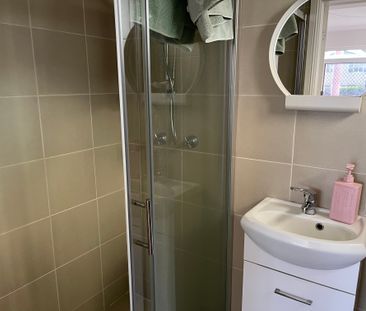 Kensington - Photo 1