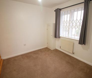 3 bedroom mews to rent - Photo 2