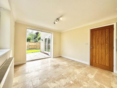 4 bedroom detached house to rent - Photo 3