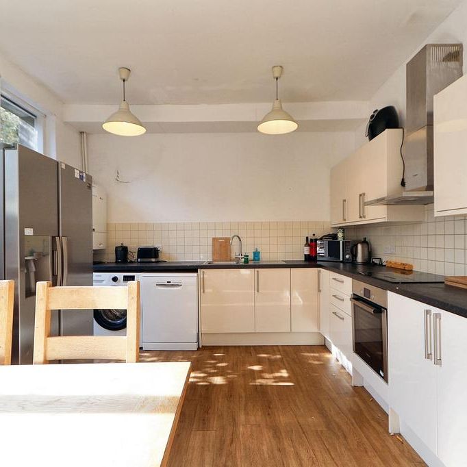 6 bedroom terraced house to rent - Photo 1