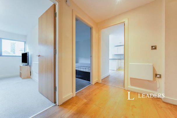 2 bedroom flat to rent - Photo 1