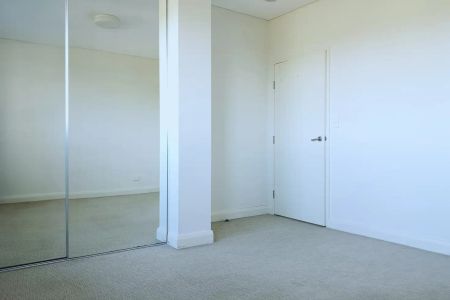 “Luxury Living with Ample Space & Style in Hurstville's East Quarter” - Photo 2