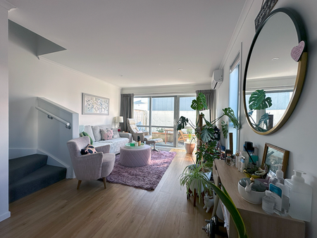Chic 2BR Townhouse in Lower Hutt - Photo 4