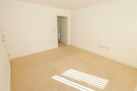 2 bedroom semi-detached house to rent - Photo 2