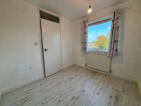 3 bedroom end of terrace house to rent - Photo 5