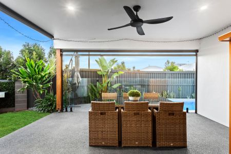 Luxury 6 Bedroom Home with Pool - Rent to increase to $1,100.00 per week 1/7/2026 - Photo 5