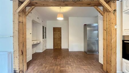 5 bedroom detached house to rent - Photo 4