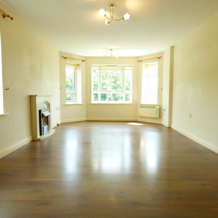 2 bedroom Flat To Let - Photo 1