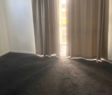 3 bedroom house with 2 bedrooms studio - Photo 1