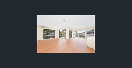 Spacious 5 Bedroom Family Home in a Prime Glen Waverley - Photo 3