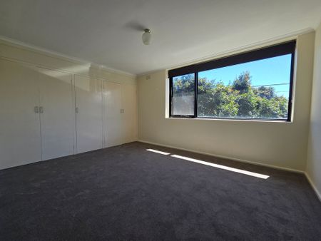 Large Space&comma; Clean Two Bed Bayside Home - Photo 3