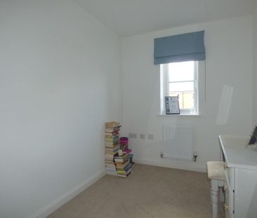 3 bedroom semi-detached house to rent - Photo 4