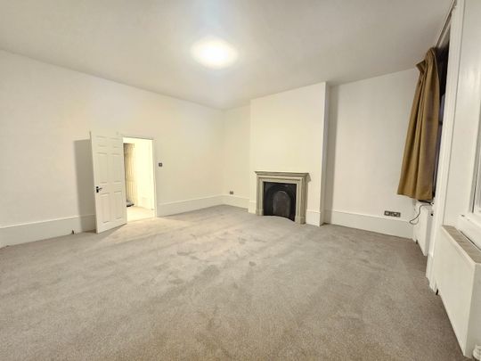 Studio Flat, Hampstead High Street, NW3 - Photo 1