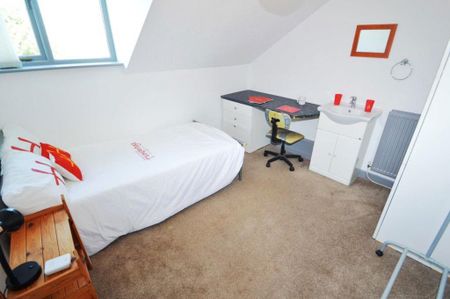 4 bedroom flat to rent - Photo 4