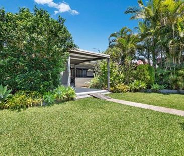 Freshly painted 3 bedoom home opposite the Coomera River - Photo 2