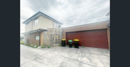 Spacious Fully Furnished Townhouse in Prime Clayton South Location - Photo 5