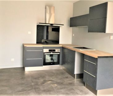 T2 BIS 62.67 m² CENTRE VILLE AMPLEPUIS - Photo 2