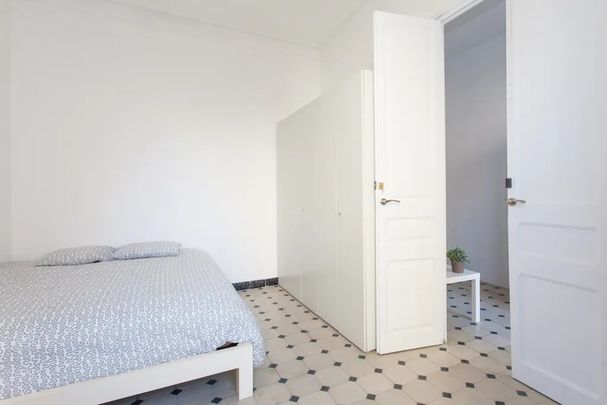 Carrer de València, Barcelona, Catalonia 08015 - Photo 1