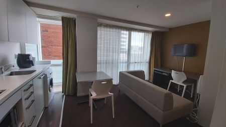 Furnished One Bedroom Apartment in the CBD, Hot & Cold Water Included. - Photo 2