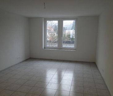 Per sofort zu vermieten: Moderne 4.5 Zi-Wohnung mit Gartenanteil un... - Photo 3