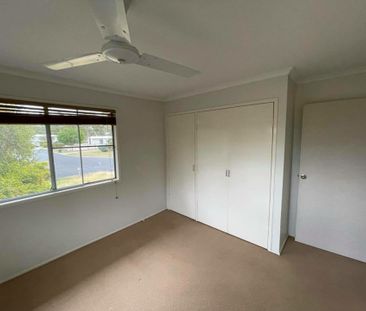 3 BEDROOM HIGHTSET IN A QUIET STREET! - Photo 2