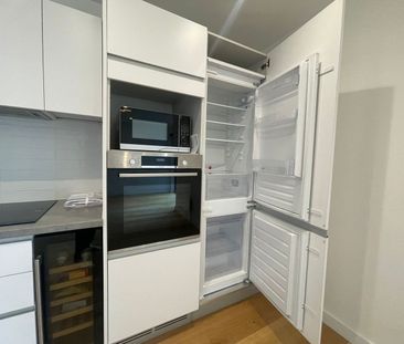 2 Bed Flat, The Axium, B1 - Photo 2