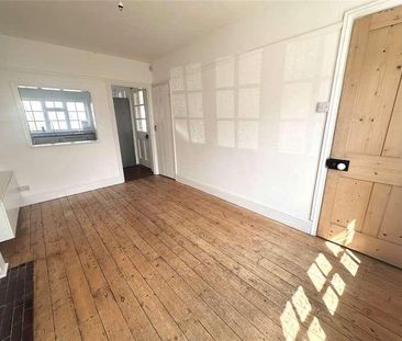 Shortfield Common Road, Frensham, Farnham, Surrey, GU10 - Photo 4