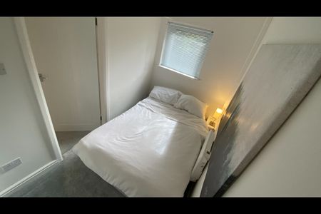 1 Bed Flat, Park Drive, M16 - Photo 5