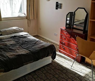 3 bedroom semi-detached house to rent - Photo 4