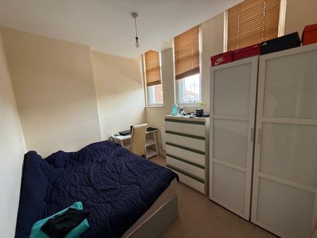 2 Bed Flat, Harvey Court, SW14 - Photo 3