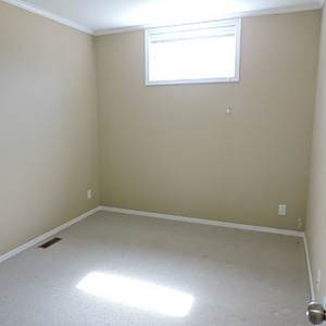 2 Bedroom Walk-out Townhouse in Hampton Village - Photo 2