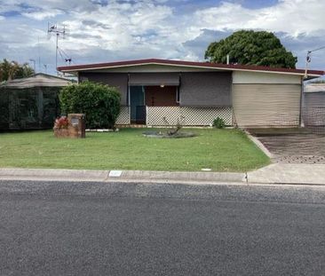 BREAK LEASE - Charming 3 Bedroom Property - Photo 2