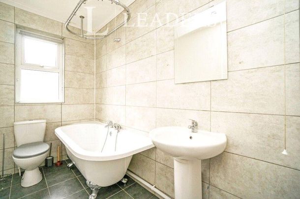 6 bedroom semi-detached house to rent - Photo 1