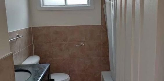 Libre 1er juillet Grand lumineux 5.5 dans Haut Triplex rénové + Climatisé, à 5 mn Dix30 - Photo 3