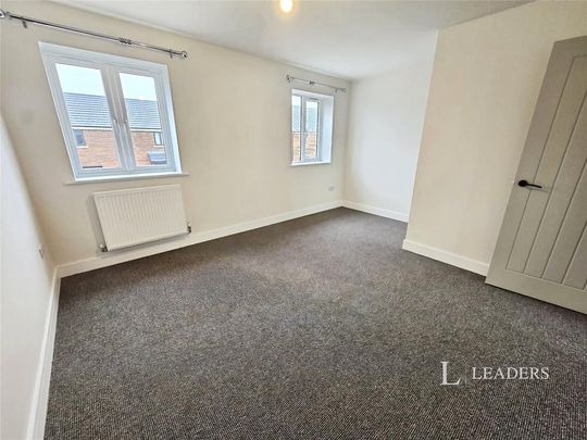 3 bedroom semi-detached house to rent - Photo 1