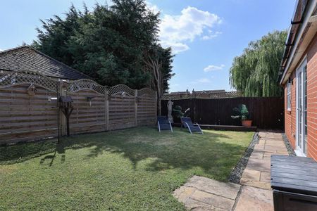 5 bedroom bungalow to rent - Photo 3