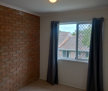 THREE BEDROOMS TOWNHOUSE WITH VINLY FLOOR DOWNSTAIRS AND AIR CONDITION - Photo 1