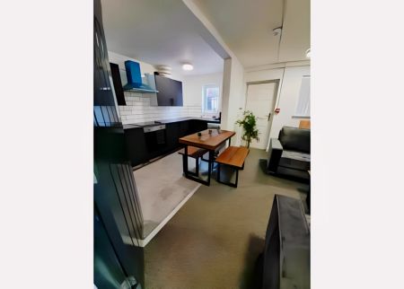 4 Beds 1 Baths - Photo 4