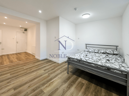 Studio to rent - Photo 1