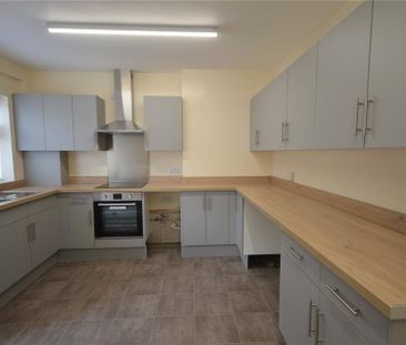 3 bedroom end of terrace house to rent - Photo 6