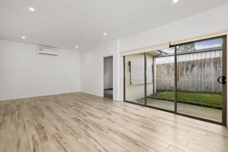 Unit in the Heart of Dromana.. - Photo 3