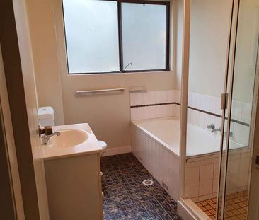 Modern 2-Bedroom Unit in North Parramatta - Photo 4
