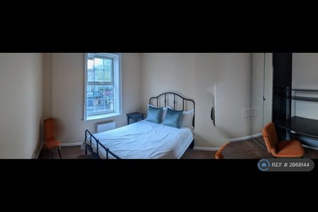 3 bedroom flat to rent - Photo 5