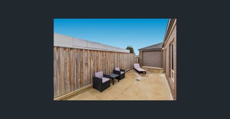 MODERN FAMILY HOME IN PRIME LOCATION - DOREEN - Photo 2