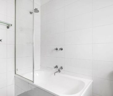 Move in and Enjoy – Prime Essendon Address - Photo 4