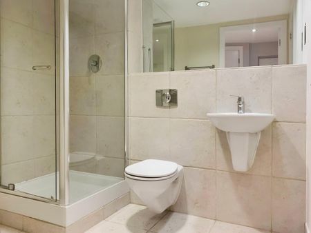 2 bedroom flat to rent - Photo 2